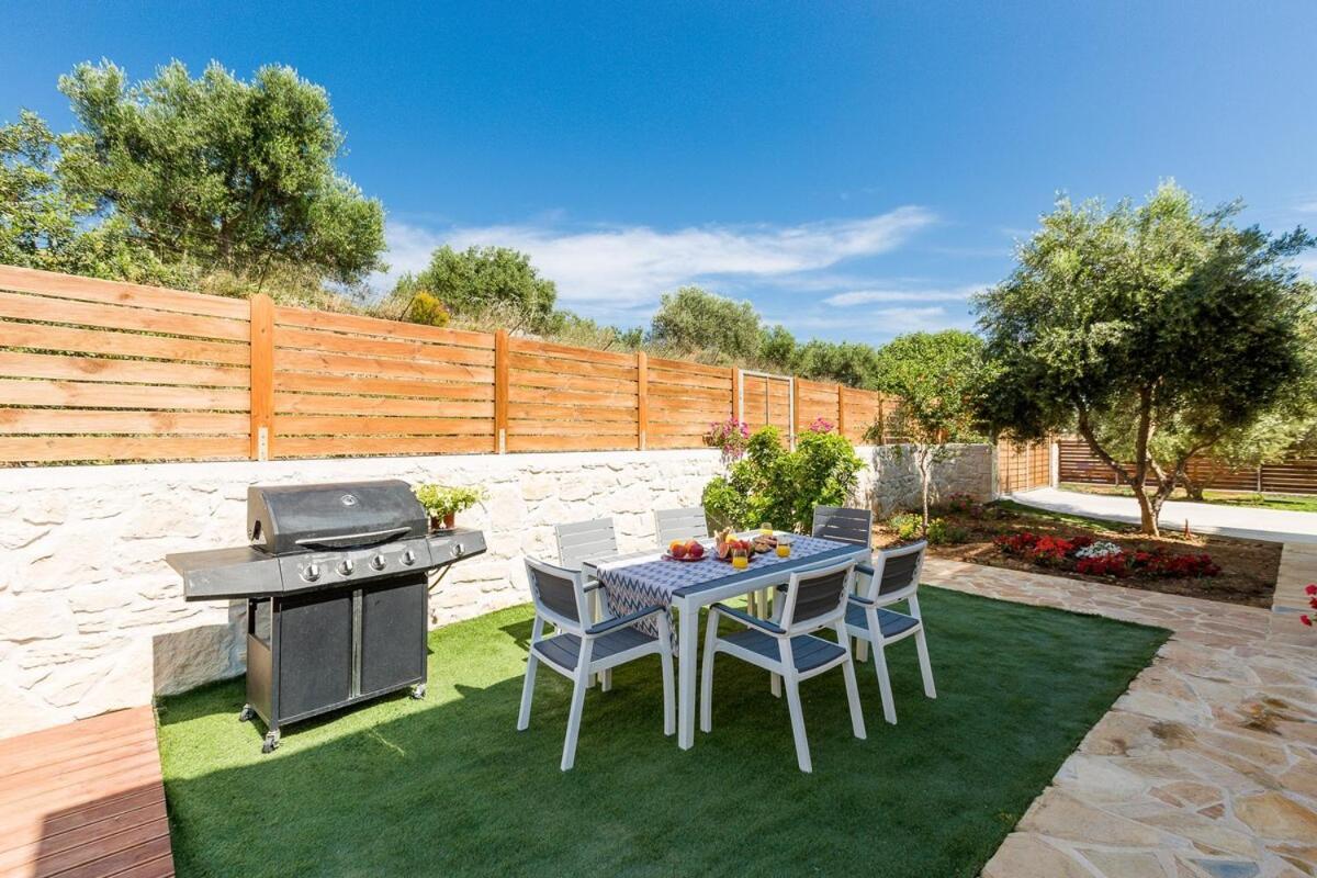 Villa Vera - With Private Heated Pool & Jacuzzi Pangalochori Exterior photo